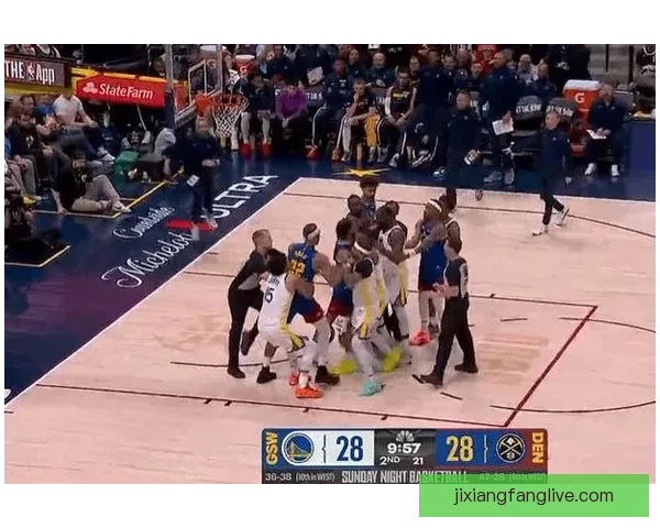 勇士掘金激烈冲突三人被吹技术犯规 小佩顿撞倒对手遭遇一级恶犯