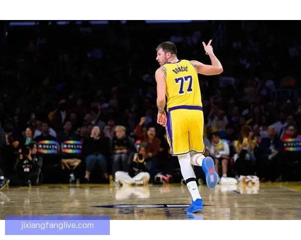 林书豪解析东契奇进攻特点偏爱左侧单打与标志性后撤步技巧